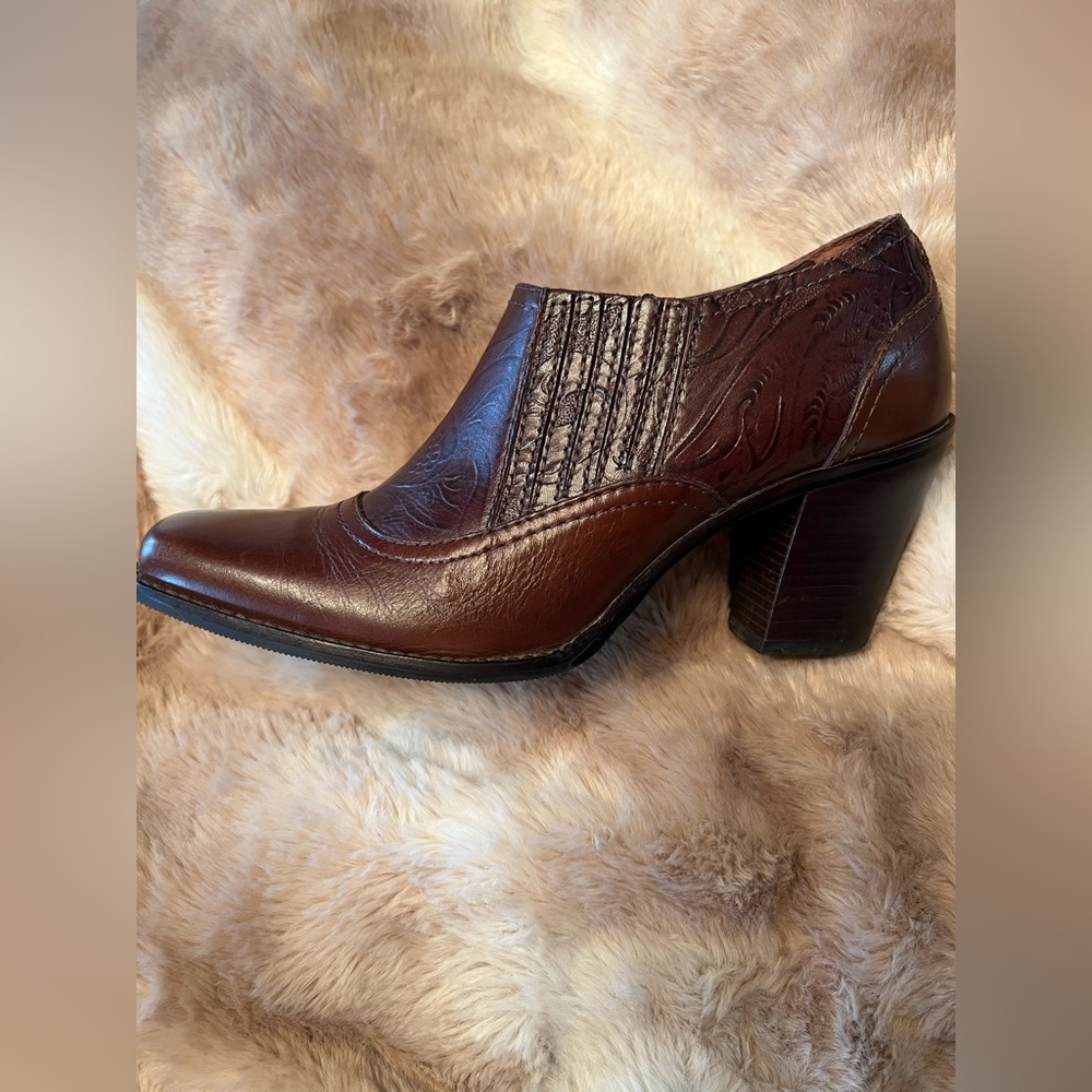 Antonio Melani Embossed Brown Ankle Boots | 6.5